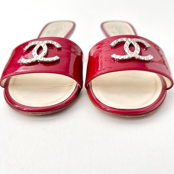 CHANEL || Red Patent Leather Silver CC Logo Kitten Heel Mule EU 36 - Picture 5 of 15